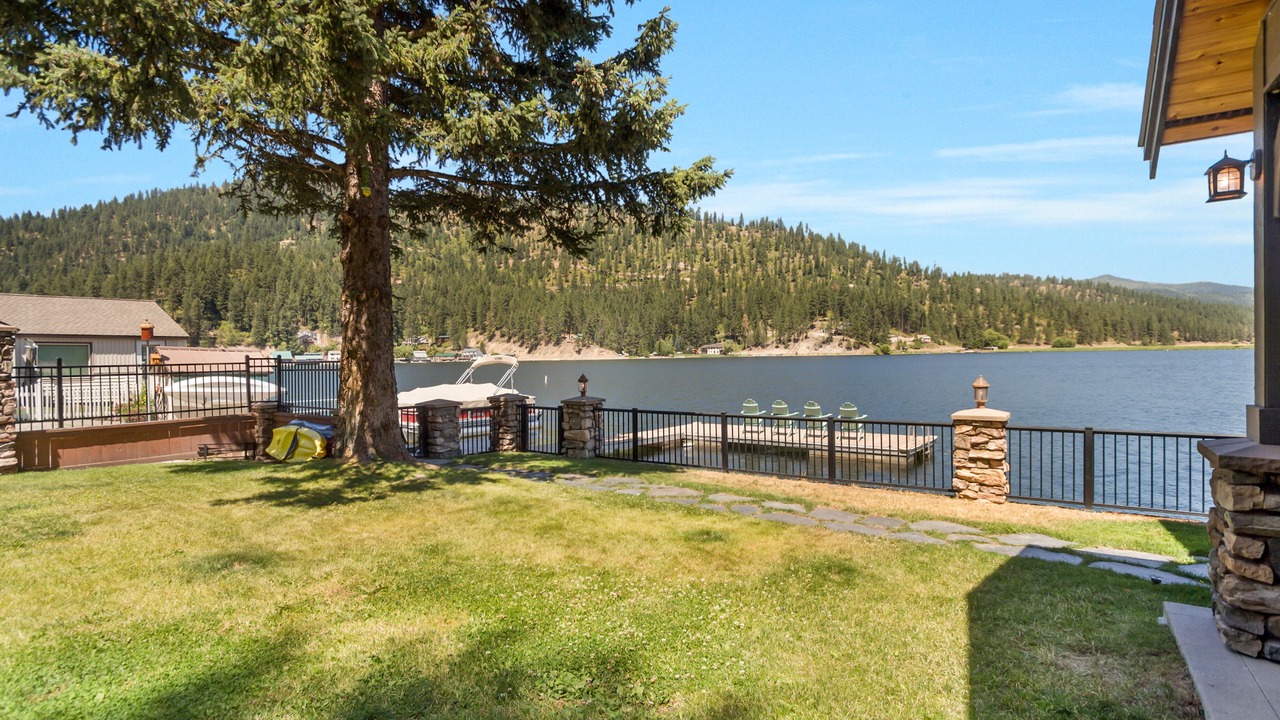Photo of Patio Balcony in Loon Lake