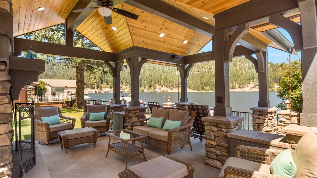Photo of Patio Balcony in Loon Lake