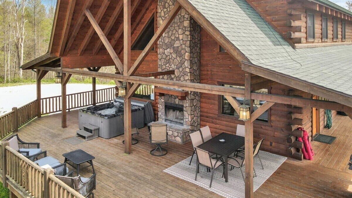 Photo of Outdoor in Sugar Grove