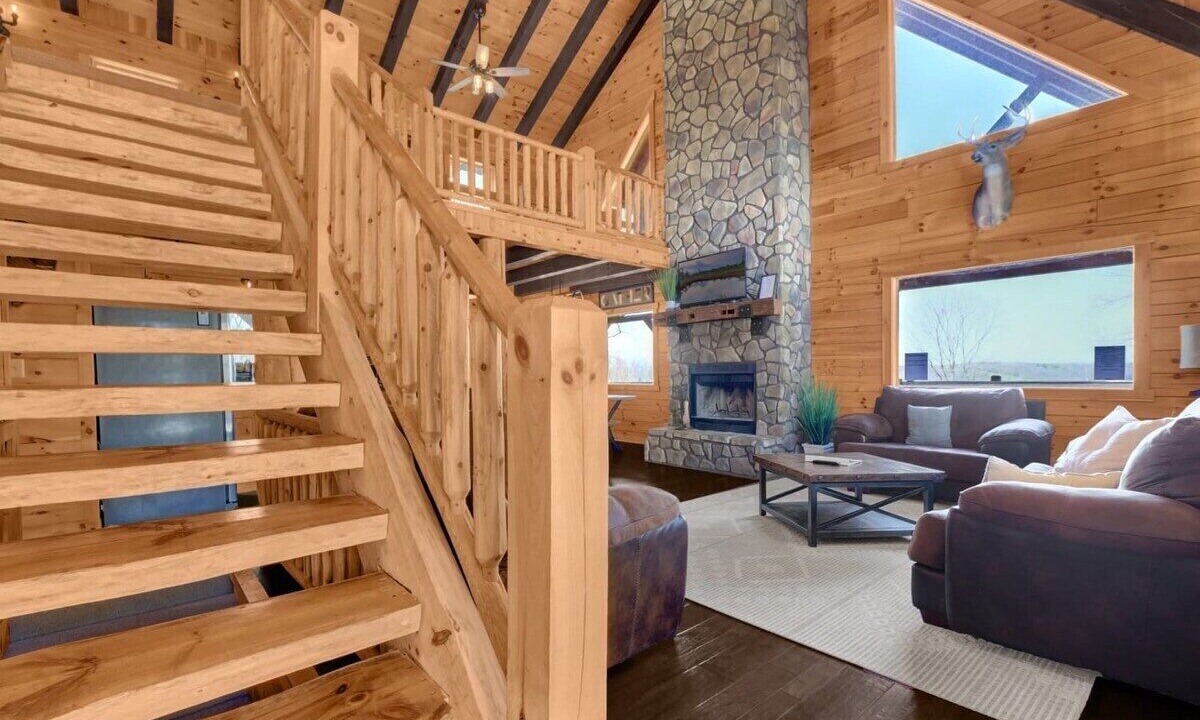 Photo of Livingroom in Sugar Grove