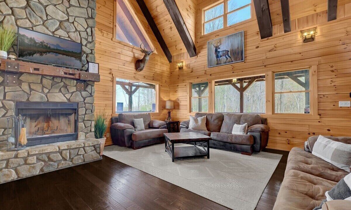 Photo of Livingroom in Sugar Grove