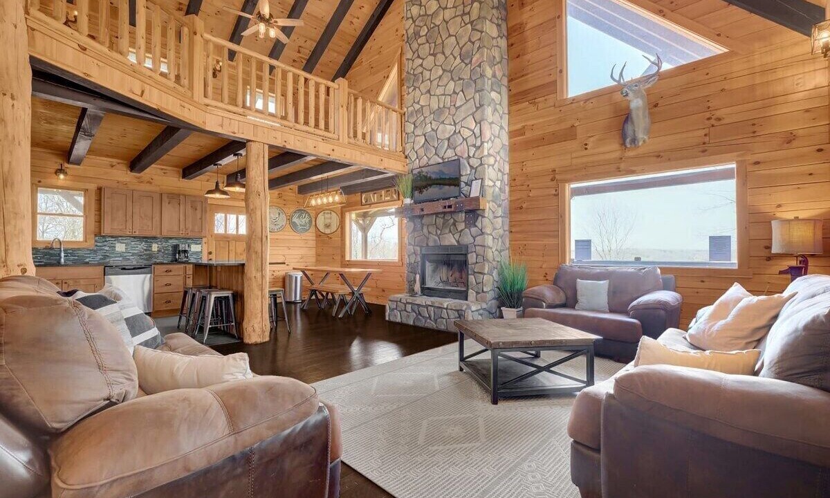 Photo of Livingroom in Sugar Grove