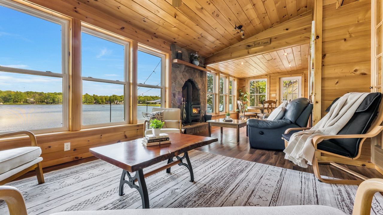 Photo of Livingroom in Tobyhanna