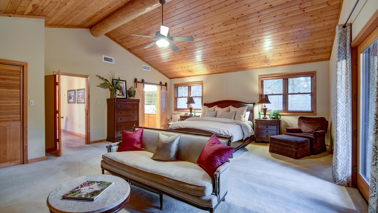 Photo of Bedroom in Mid America
