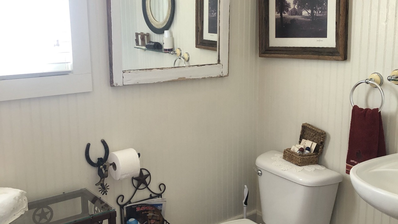 Photo of Bathroom in Flatonia