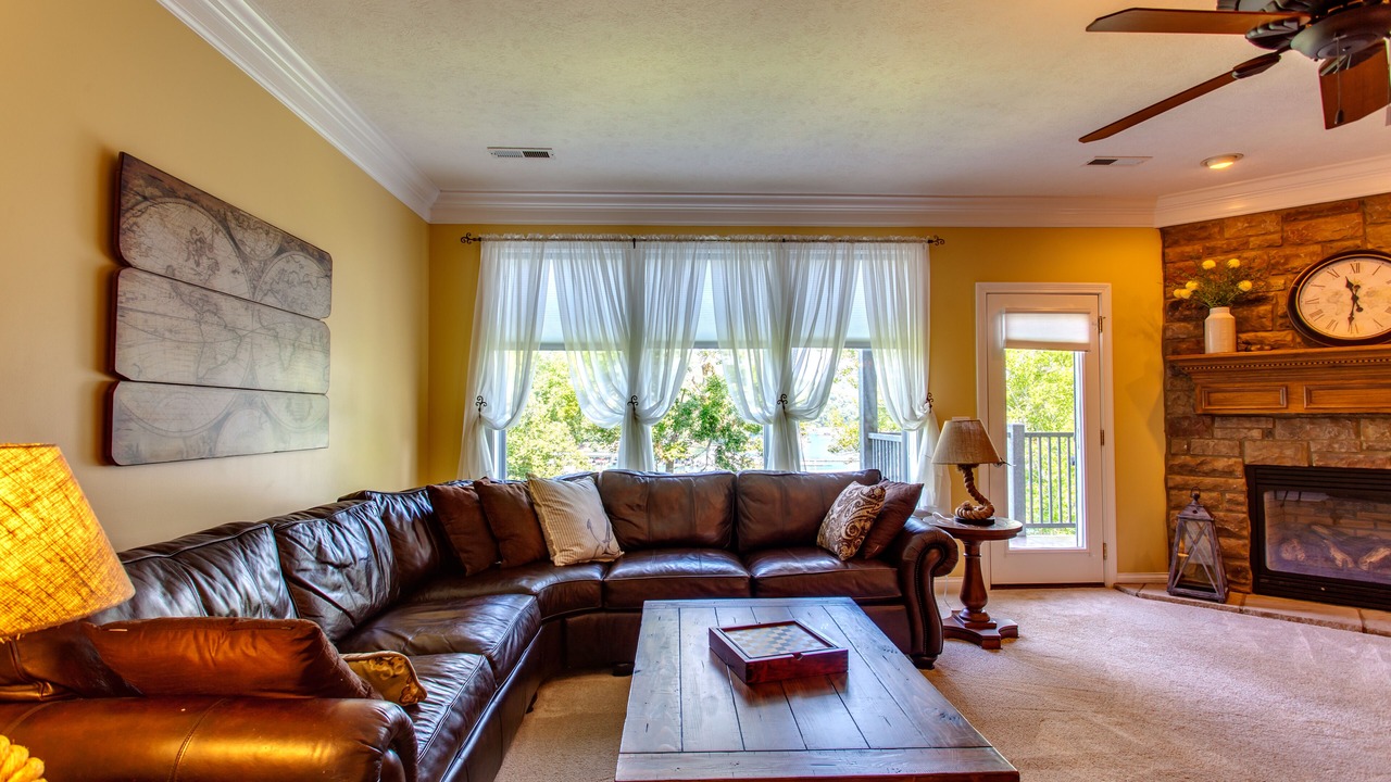 Photo of Livingroom in Andersonville