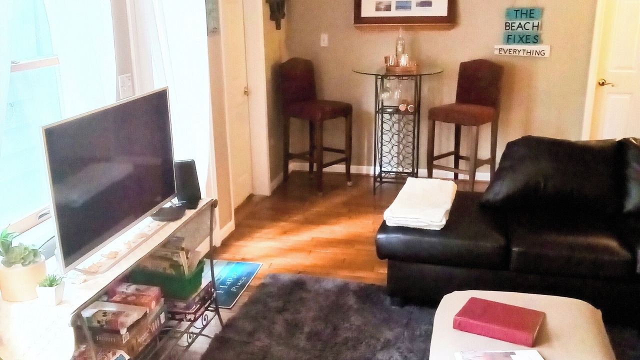 Photo of Livingroom in Calvert Beach-Long Beach