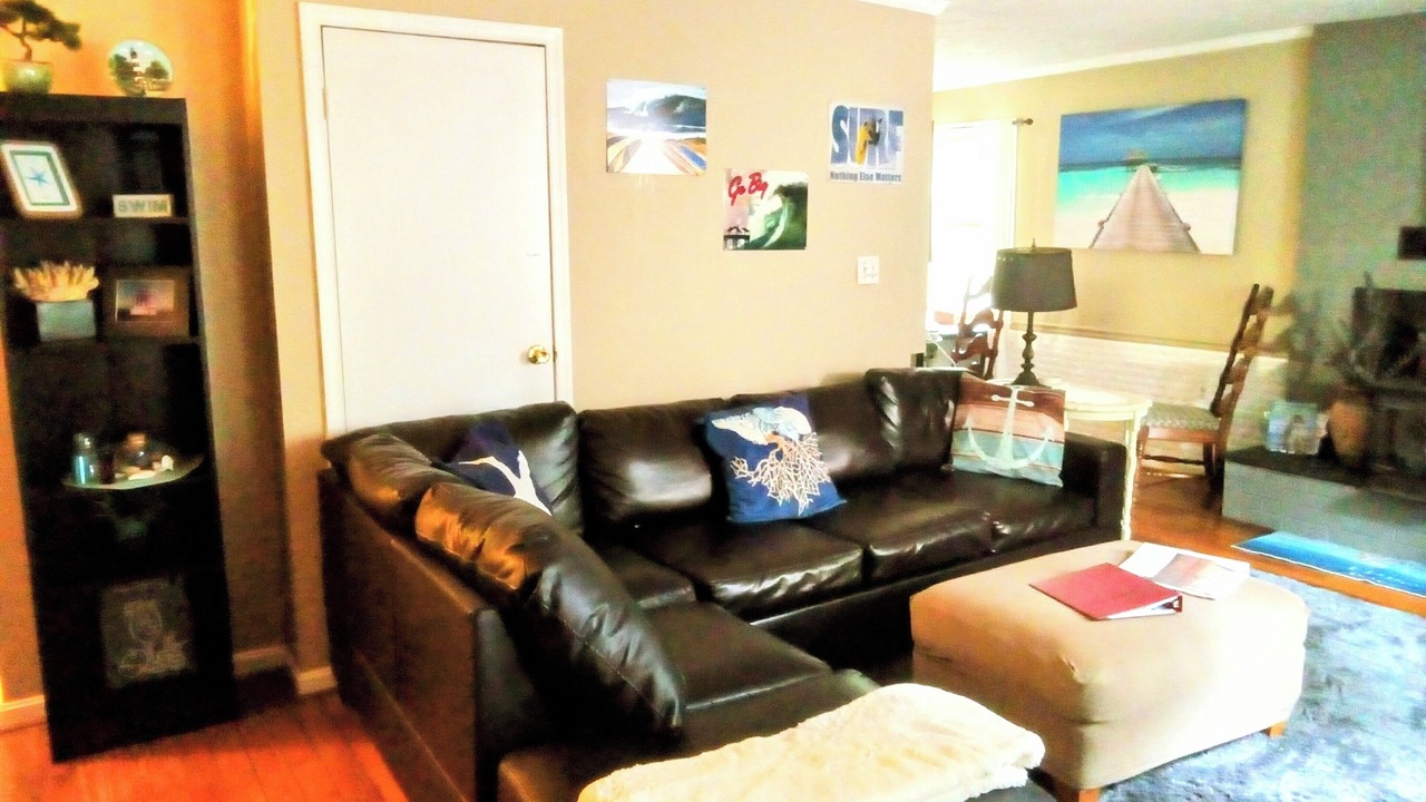 Photo of Livingroom in Calvert Beach-Long Beach