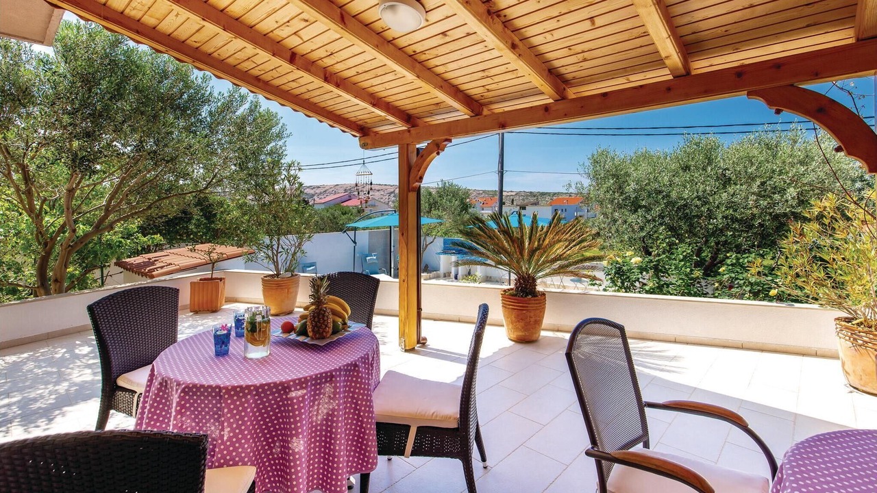 Photo of Patio Balcony in Barbat na Rabu