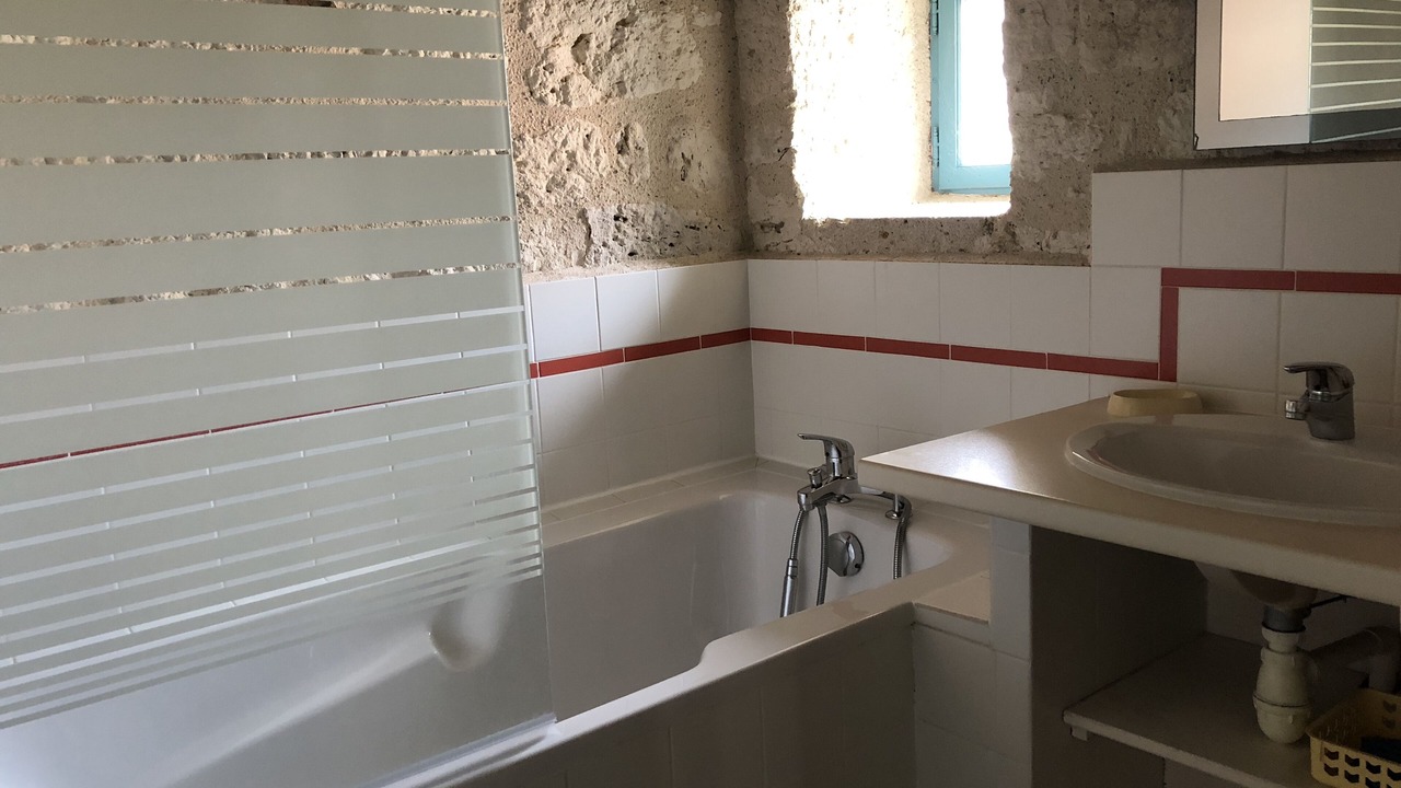 Photo of Bathroom in Monjoi