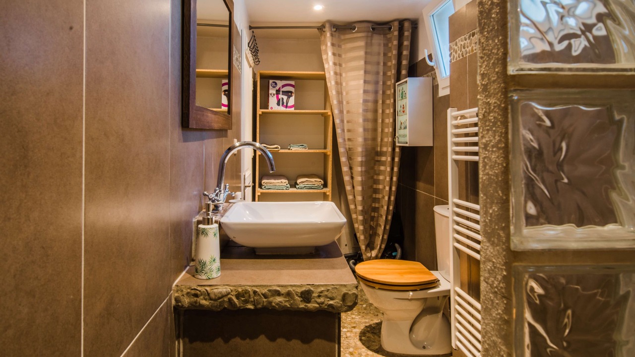 Photo of Bathroom in Ollioules