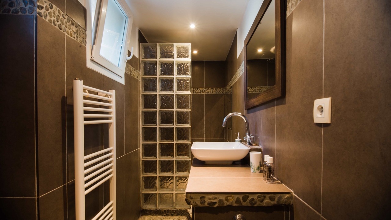 Photo of Bathroom in Ollioules