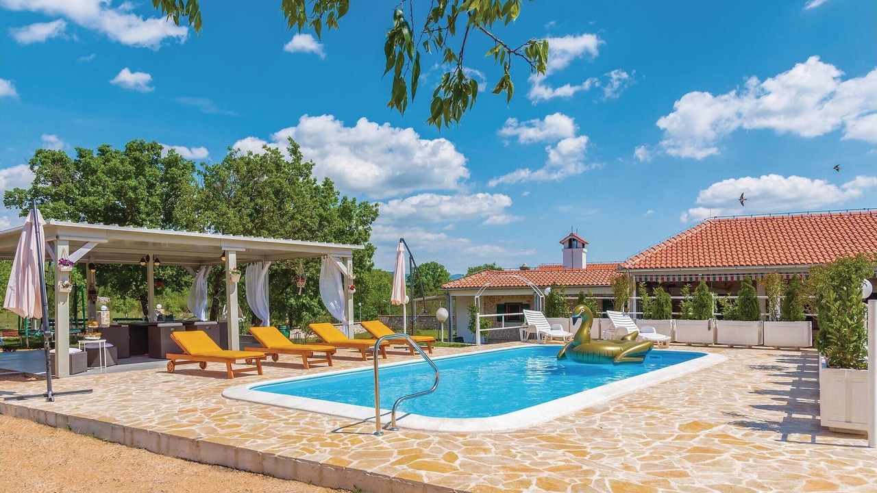 Photo of Outdoor in Unesic