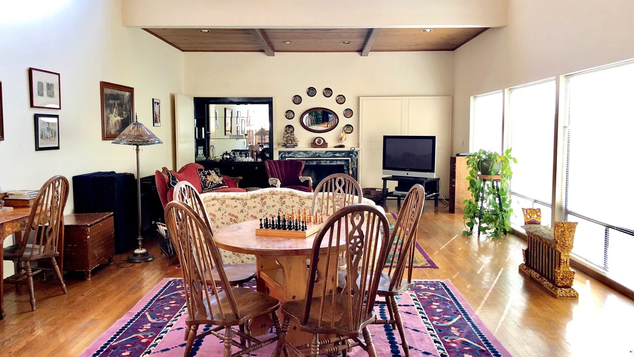 Photo of Livingroom in Hollywoodland