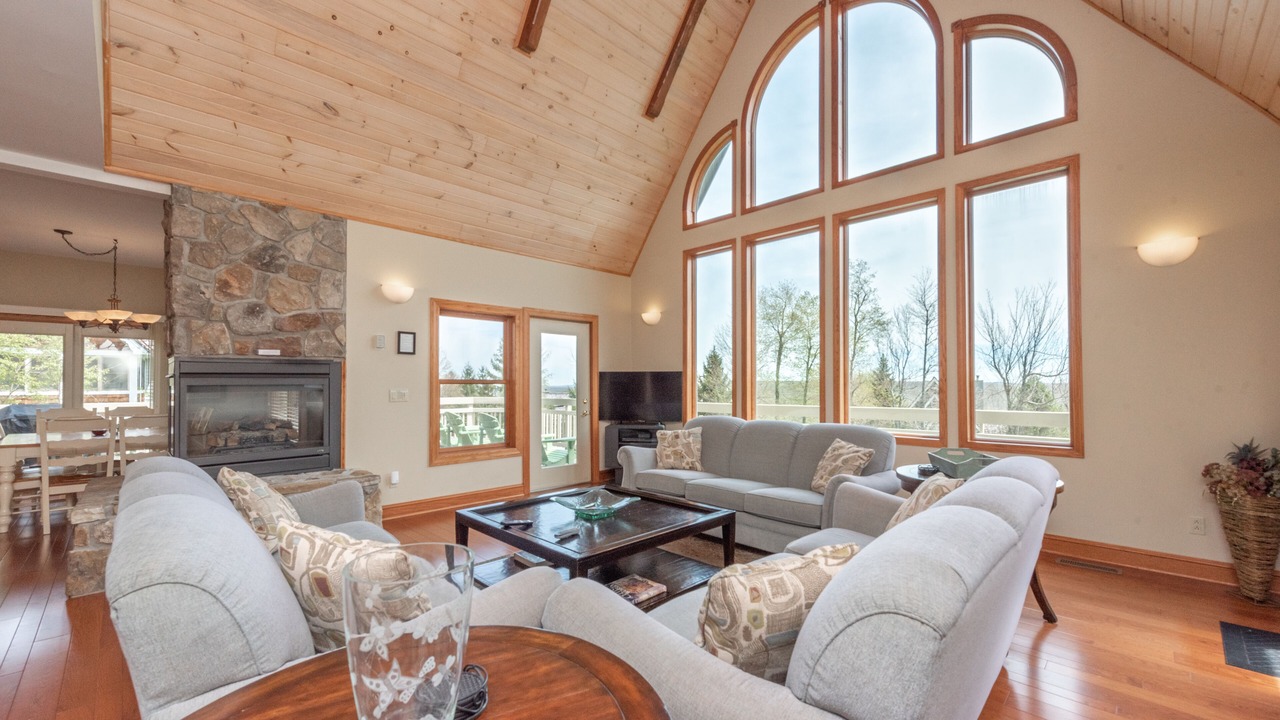 Photo of Livingroom in McHenry