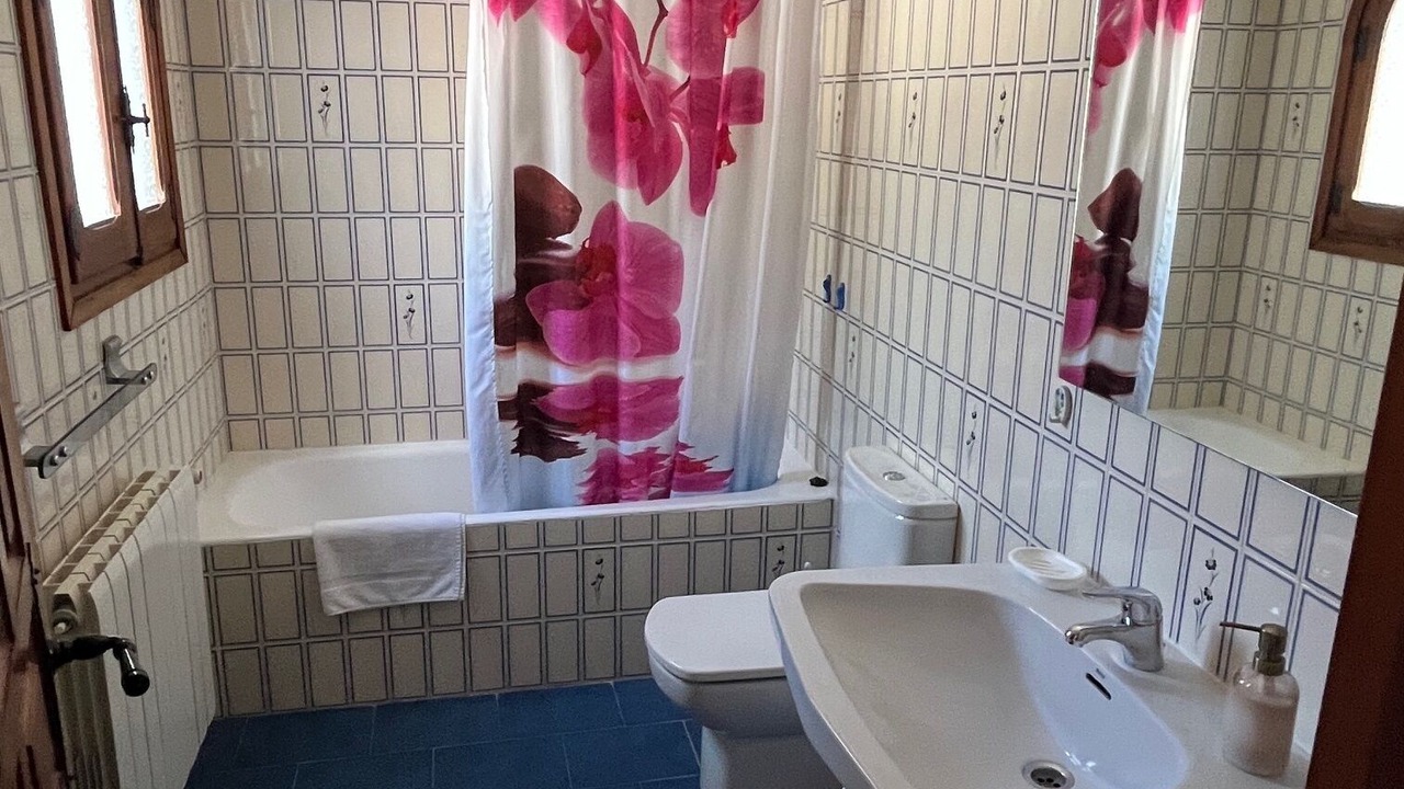 Photo of Bathroom in Jalon