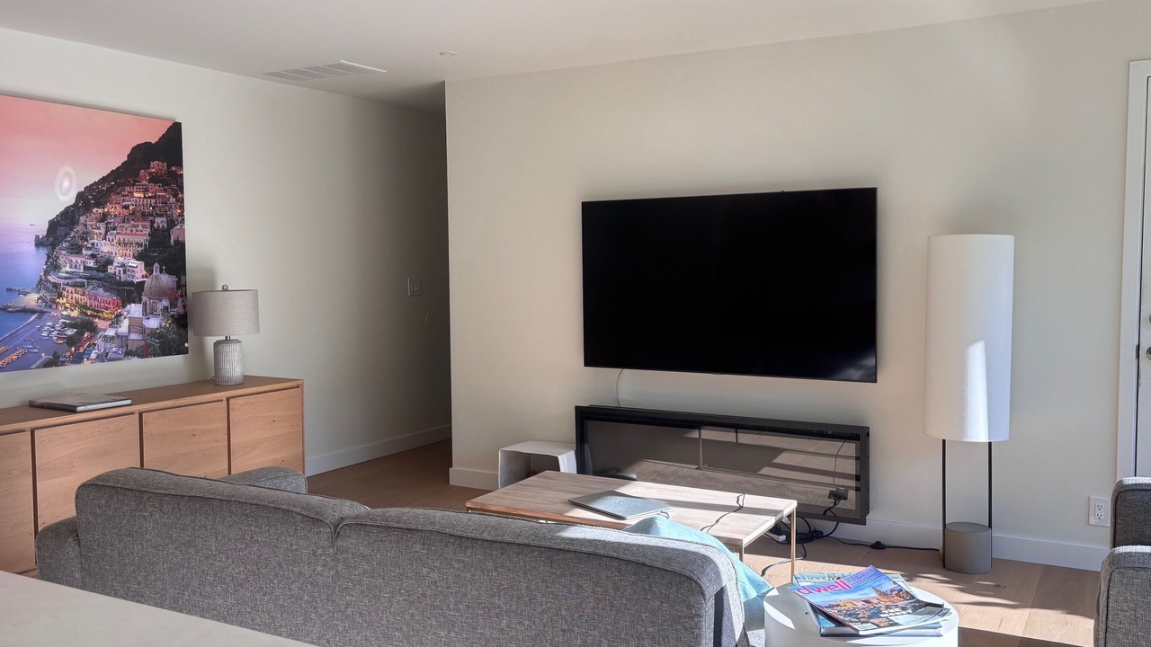 Photo of Livingroom in Clyde Hill