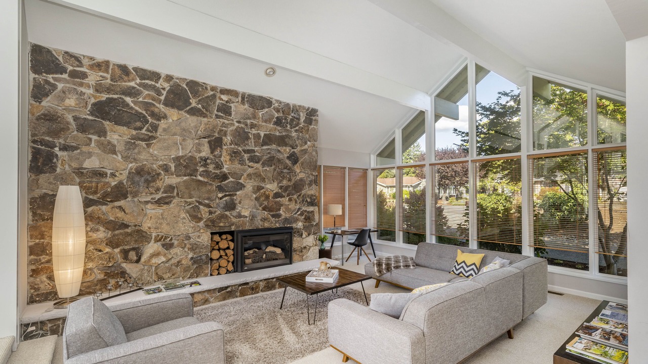 Photo of Livingroom in Clyde Hill