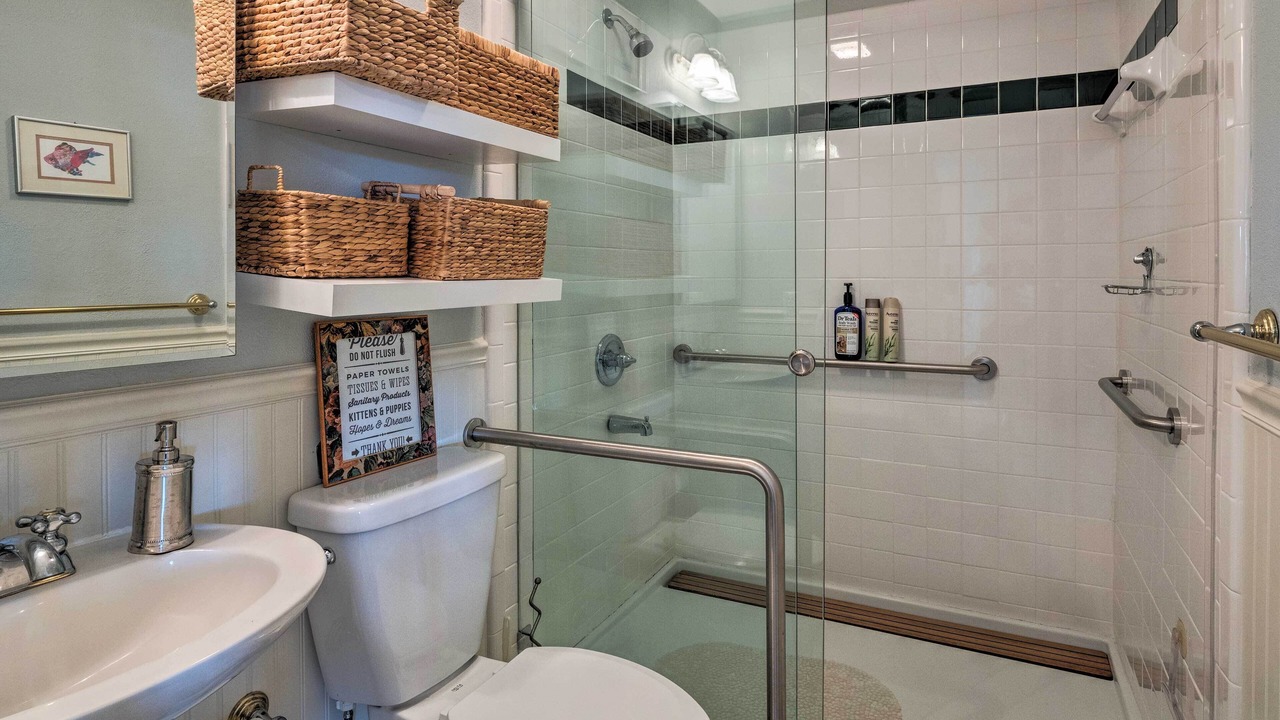 Photo of Bathroom in Apache Shores