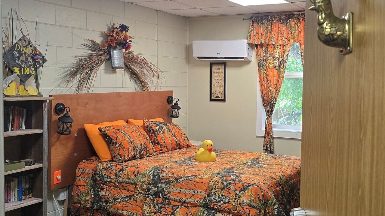 Photo of Bedroom in Groveland