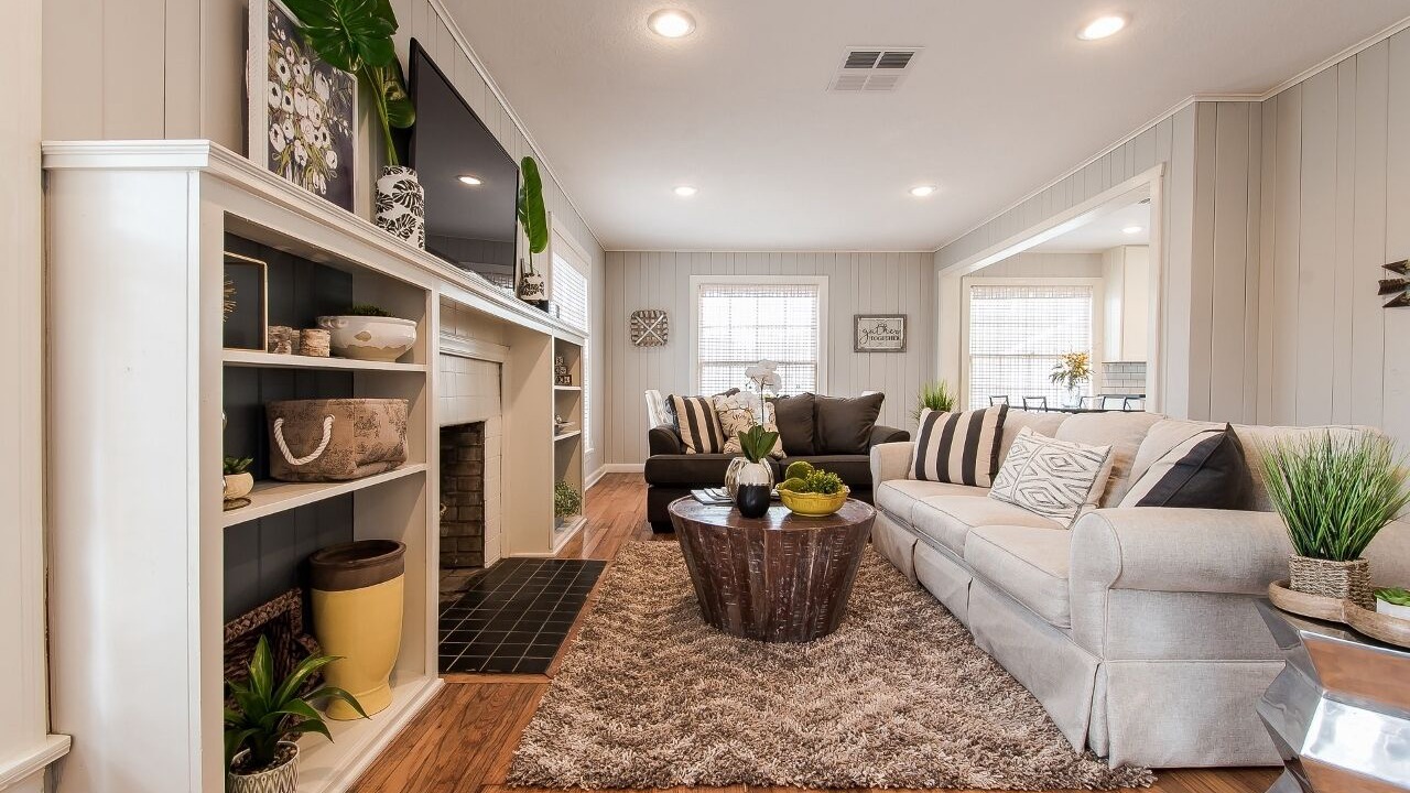 Photo of Livingroom in College Hills Estates