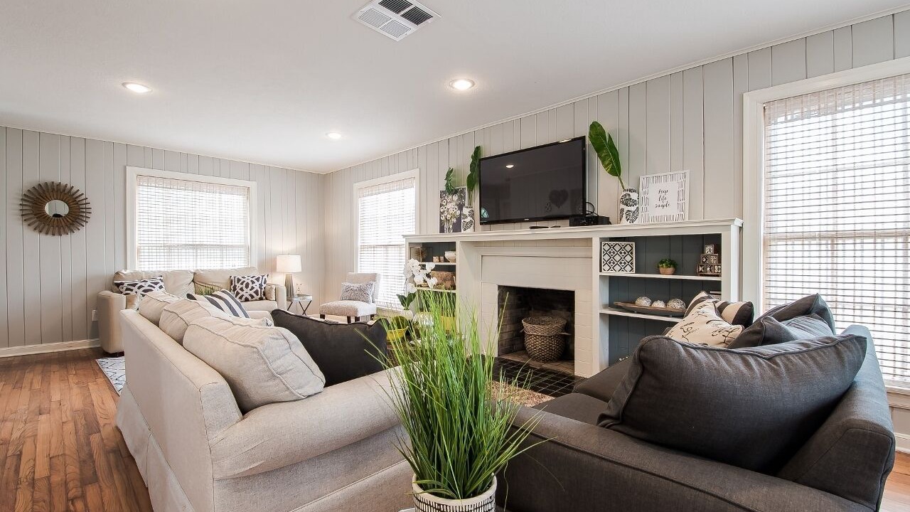 Photo of Livingroom in College Hills Estates
