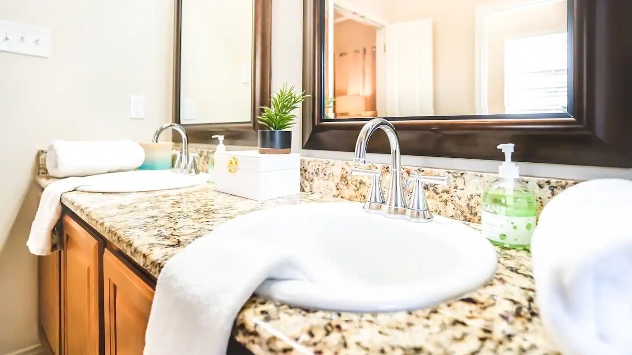 Photo of Bathroom in North by Northwest