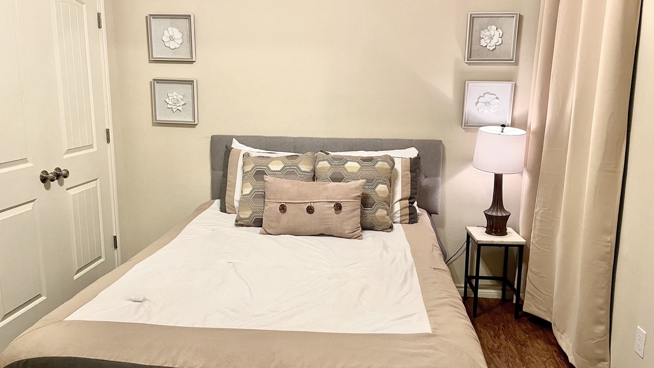 Photo of Bedroom in North by Northwest
