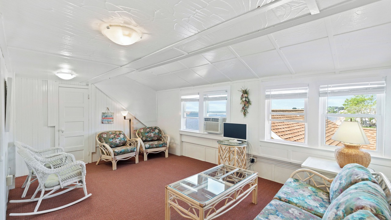 Photo of Livingroom in Westbrook Center