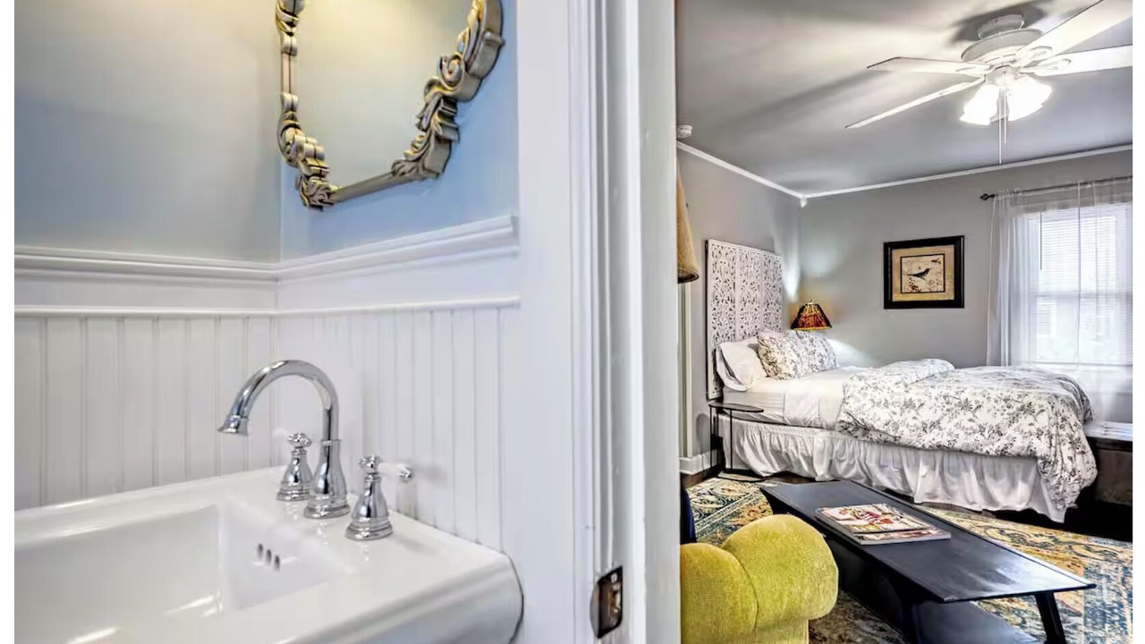 Photo of Bathroom in Shelby Hills