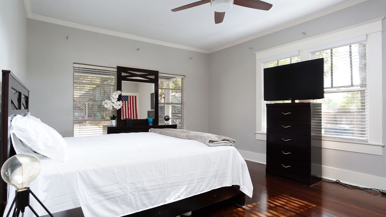 Photo of Bedroom in Midtown