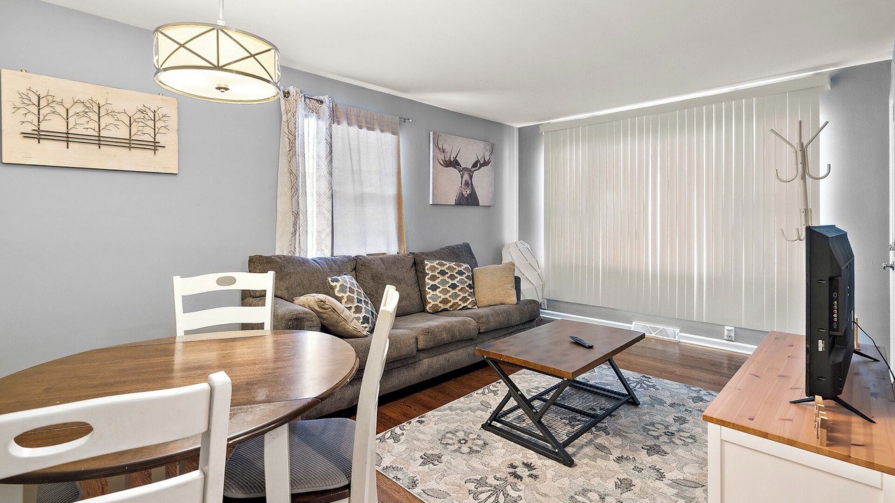 Photo of Livingroom in Aurora