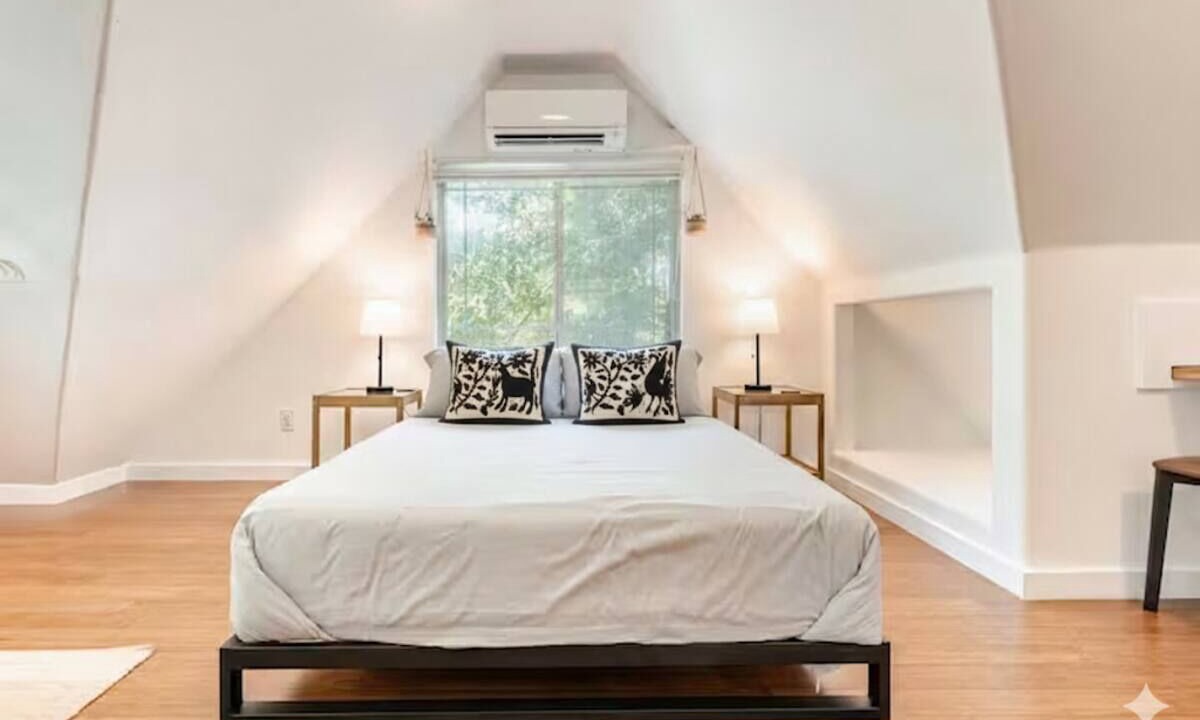 Photo of Bedroom in Holly