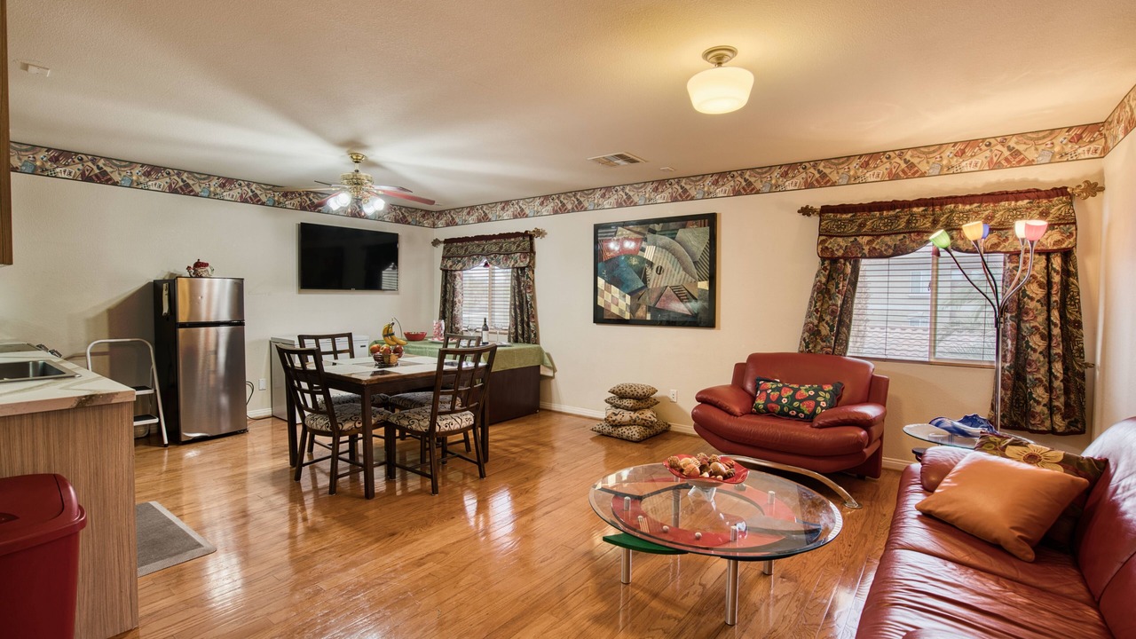 Photo of Livingroom in Enterprise