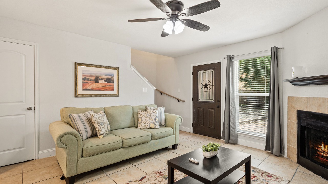 Photo of Livingroom in Tanglewood Estates