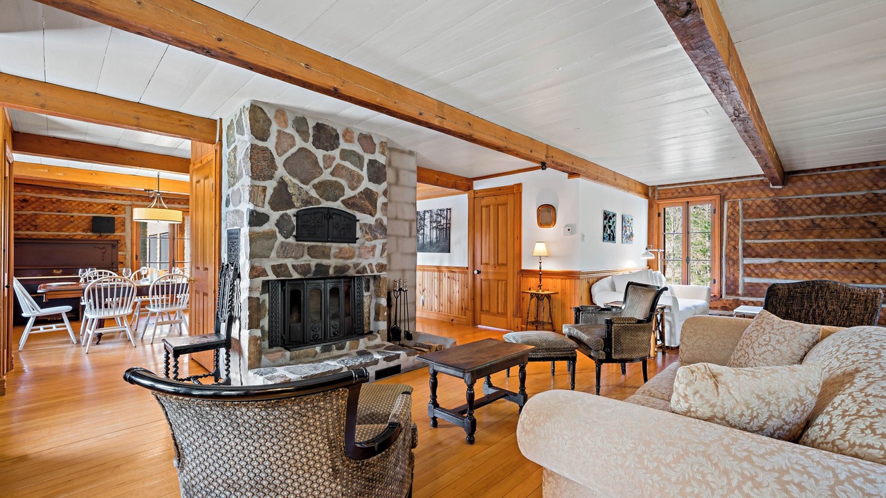 Photo of Livingroom in Val Morin