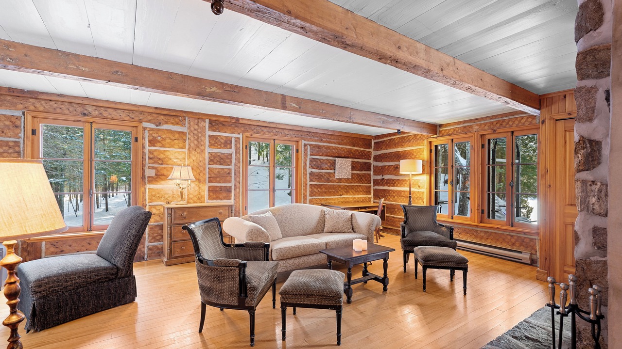 Photo of Livingroom in Val Morin