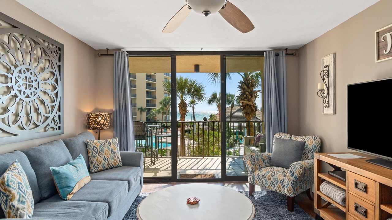 Photo of Livingroom in Biltmore Beach
