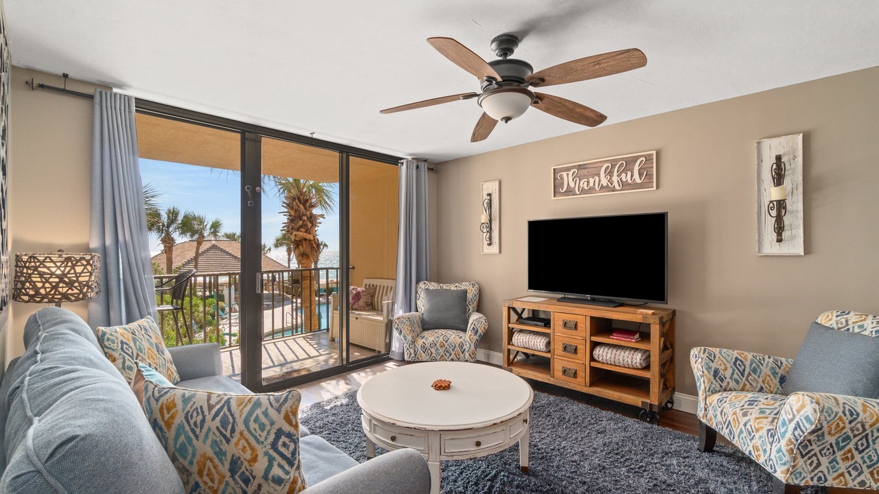 Photo of Livingroom in Biltmore Beach