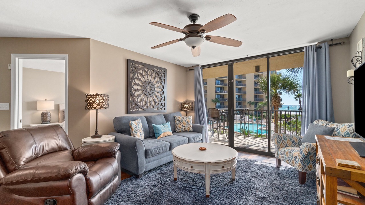 Photo of Livingroom in Biltmore Beach