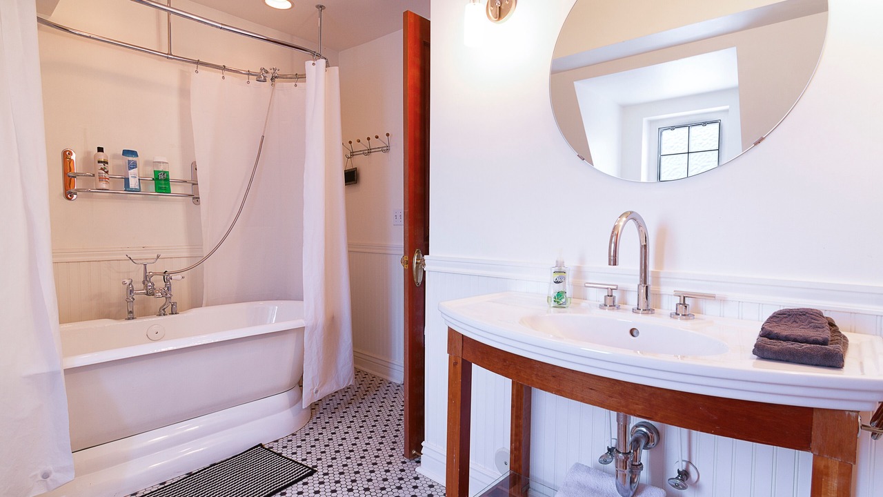 Photo of Bathroom in Lower Avenues