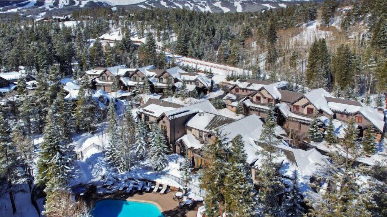 Photo of Outdoor in Peak 8