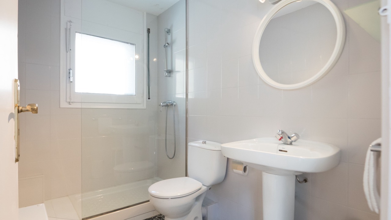 Photo of Bathroom in Incles