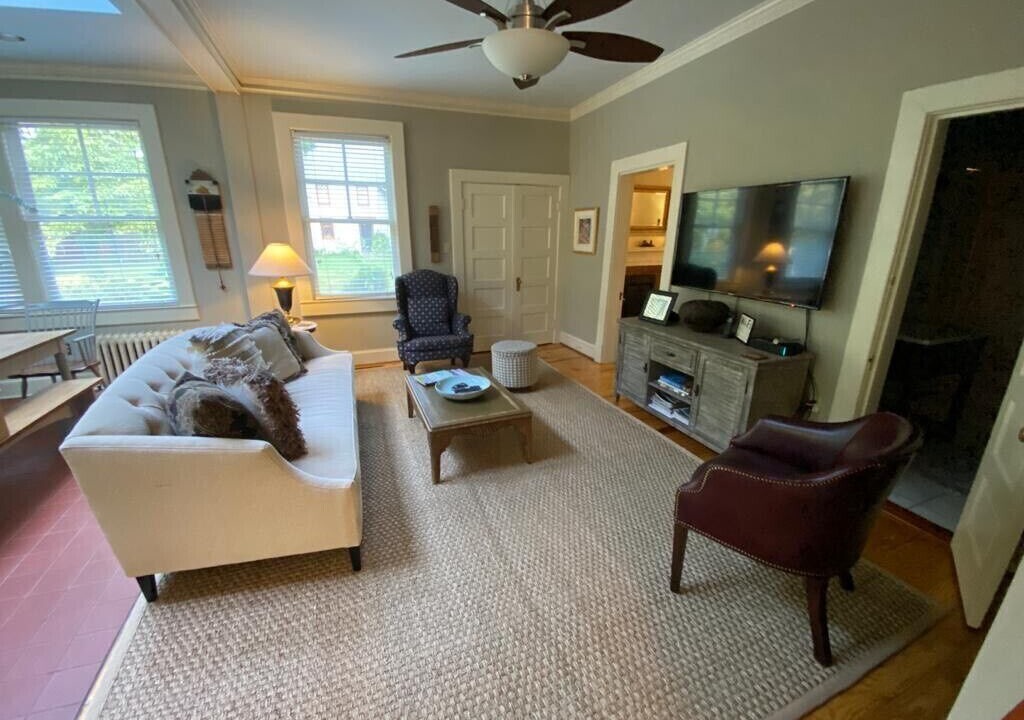 Photo of Livingroom in Lexington