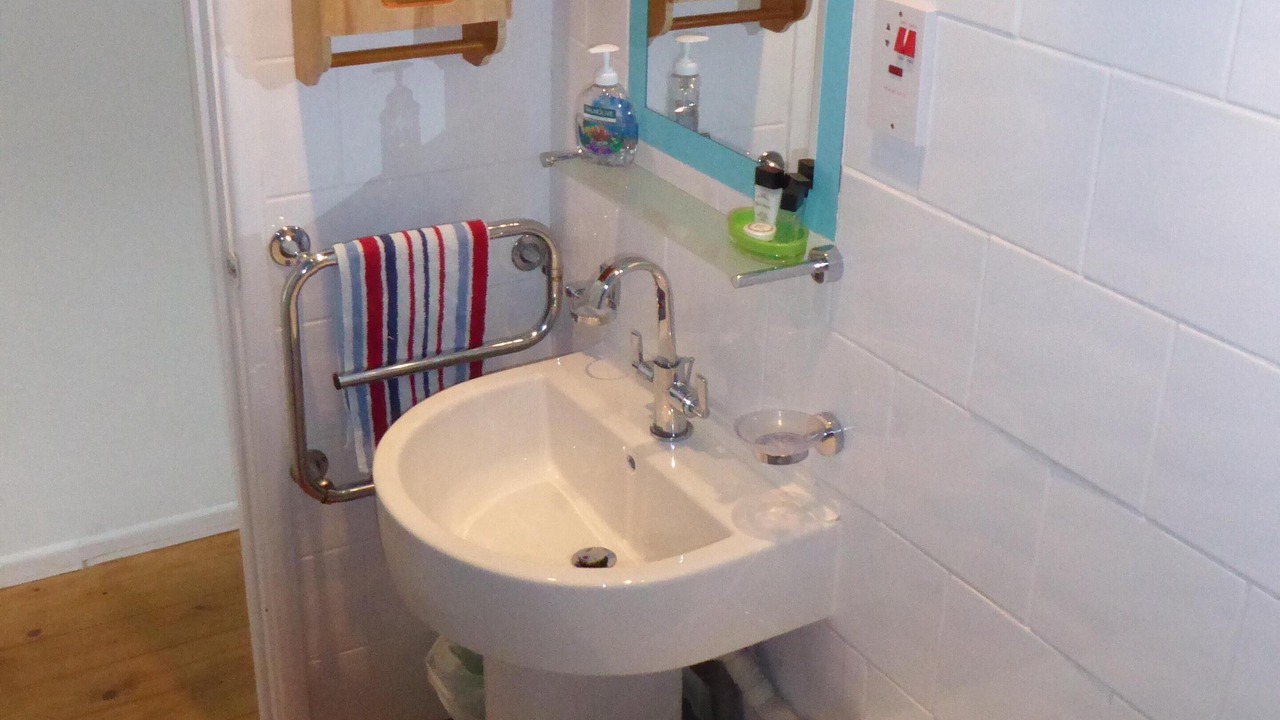 Photo of Bathroom in Porthtowan