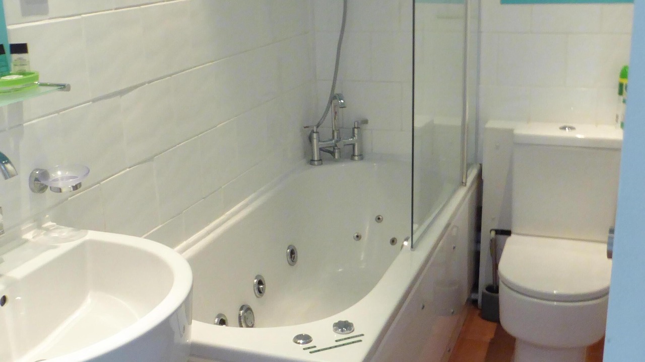 Photo of Bathroom in Porthtowan