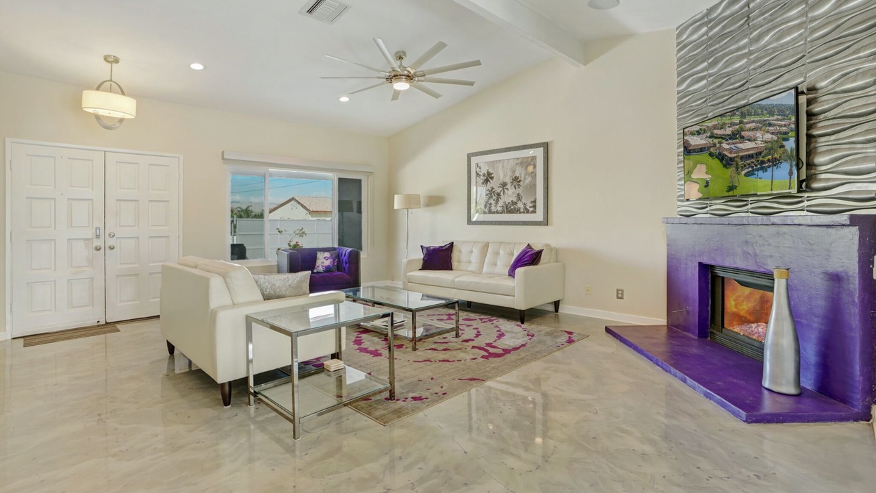 Photo of Livingroom in Desert Park Estates