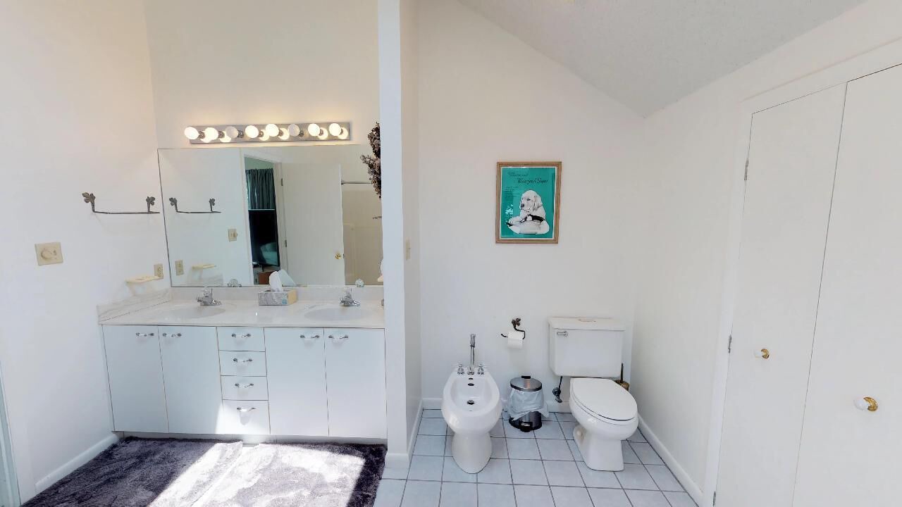Photo of Bathroom in Huddleston
