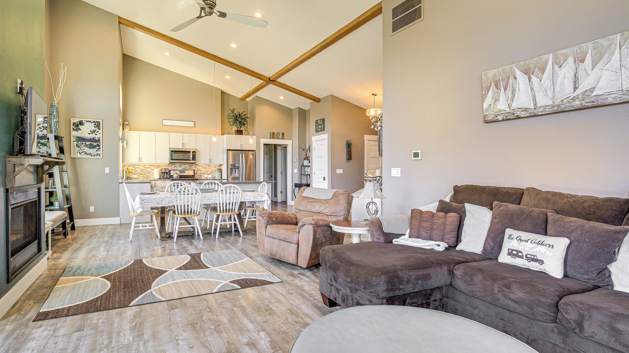 Photo of Livingroom in Carson