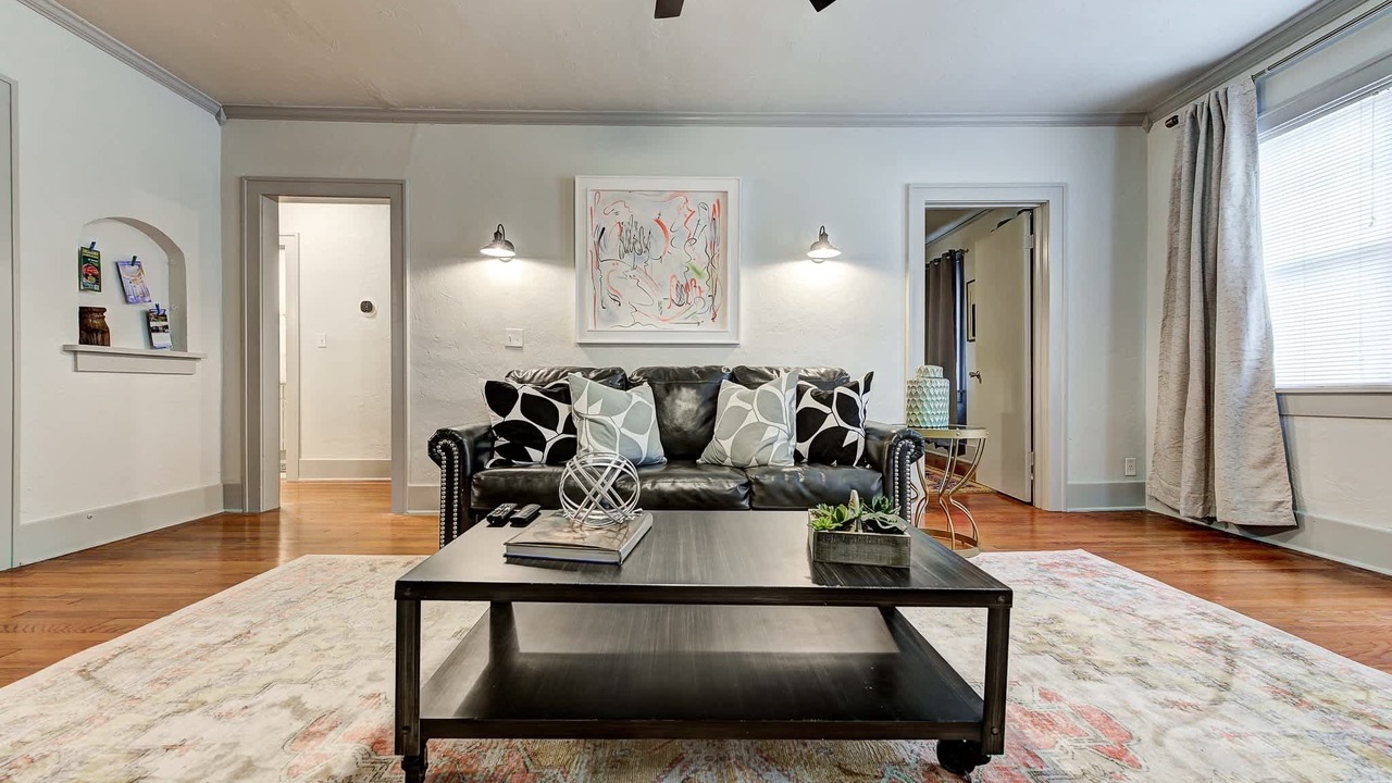 Photo of Livingroom in Lincoln Terrace